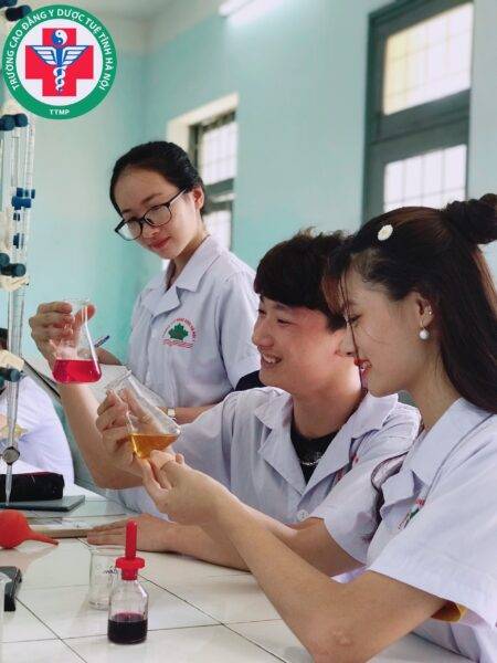 Giải mã lý do khiến thí sinh đổ xô theo học Điều dưỡng tại Cao đẳng Y Dược Tuệ Tĩnh Hà Nội