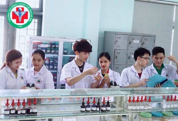 Con trai có nên đăng ký xét tuyển học Cao đẳng Điều dưỡng năm 2019 hay không?
