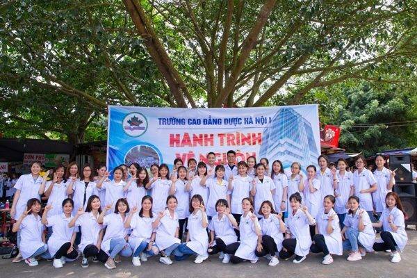 Hành trình về nguồn – Chương trình giáo dục đầy ý nghĩa của Thầy và trò Trường Cao Đẳng Y Dược Tuệ Tĩnh Hà Nội