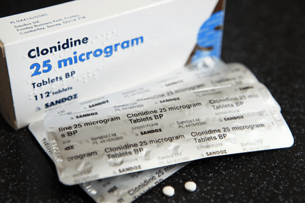 Clonidine là thuốc gì? Công dụng và liều dùng