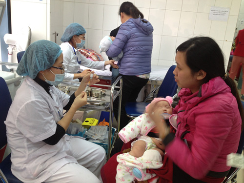 Trẻ bỏ tiêm vắc-xin sẽ để lại những di chứng gì?