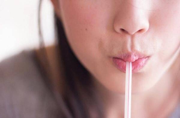Nuốt phải mút nhựa, có nguy hiểm?