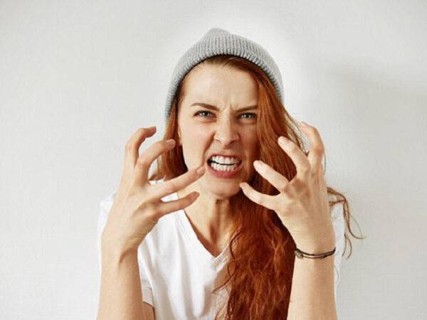 Em bị run tay, tim đập nhanh và khó thở khi tức giận BS ơi?