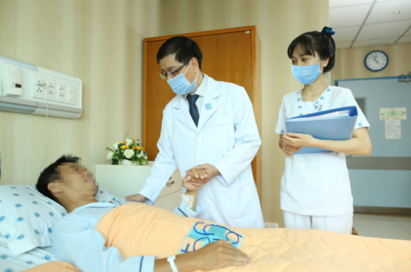 Chữa trĩ bằng máy khâu bấm