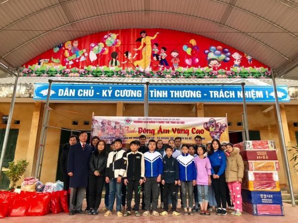 Chương trình tình nguyện “ĐÔNG ẤM VÙNG CAO” của Trường Cao đẳng Y Dược Tuệ Tĩnh Hà Nội