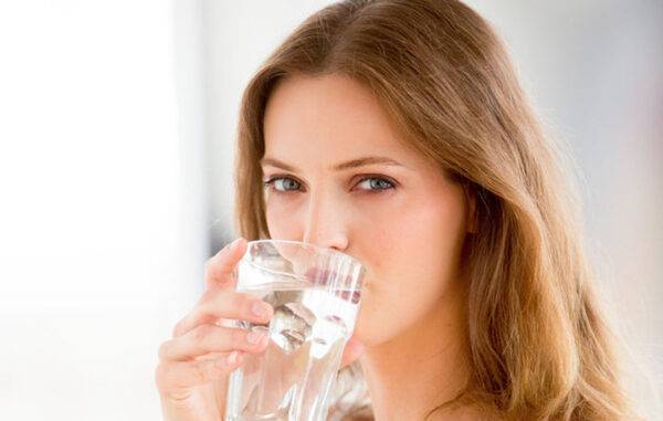 4 sai lầm thường gặp trong việc uống nước