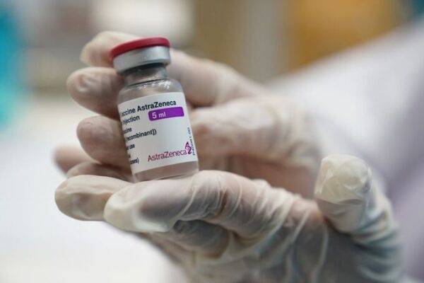 Nguy cơ đông máu giảm khi tiêm mũi AstraZeneca thứ hai