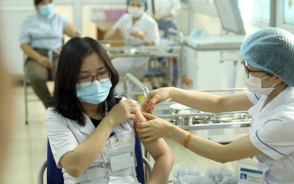 13 nhóm đối tượng được tiêm vaccine COVID-19 tại Hà Nội