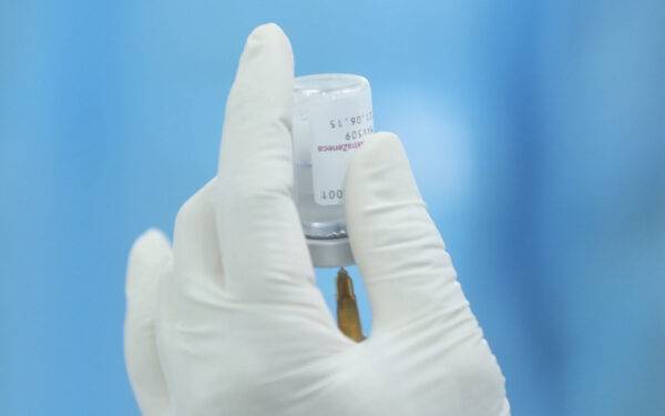 Có nên tiêm phối hợp 2 loại vaccine COVID-19 với nhau?