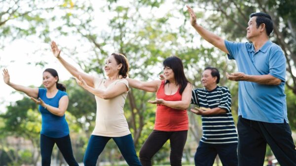 Cuộc chiến chống COVID-19, làm gì khi hệ miễn dịch “về chiều”?